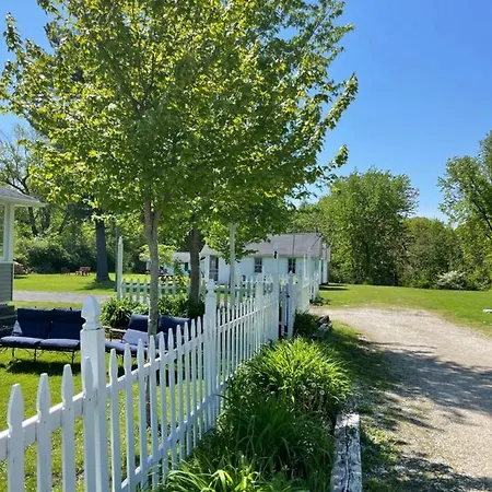 Drop Anchor Cottages And Lake House Geneva-on-the-Lake Exterior photo