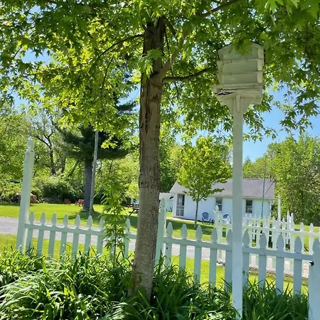 Drop Anchor Cottages And Lake House Geneva-on-the-Lake Exterior photo