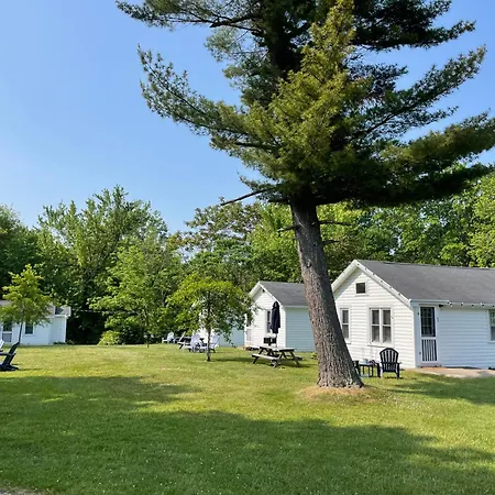 Drop Anchor Cottages And Lake House Geneva-on-the-Lake Exterior photo
